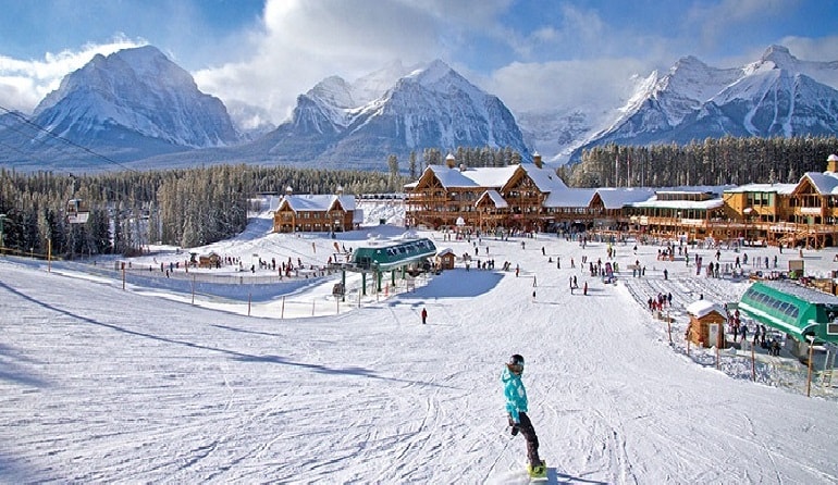 Trải nghiệm trượt tuyết mùa đông ở Canada