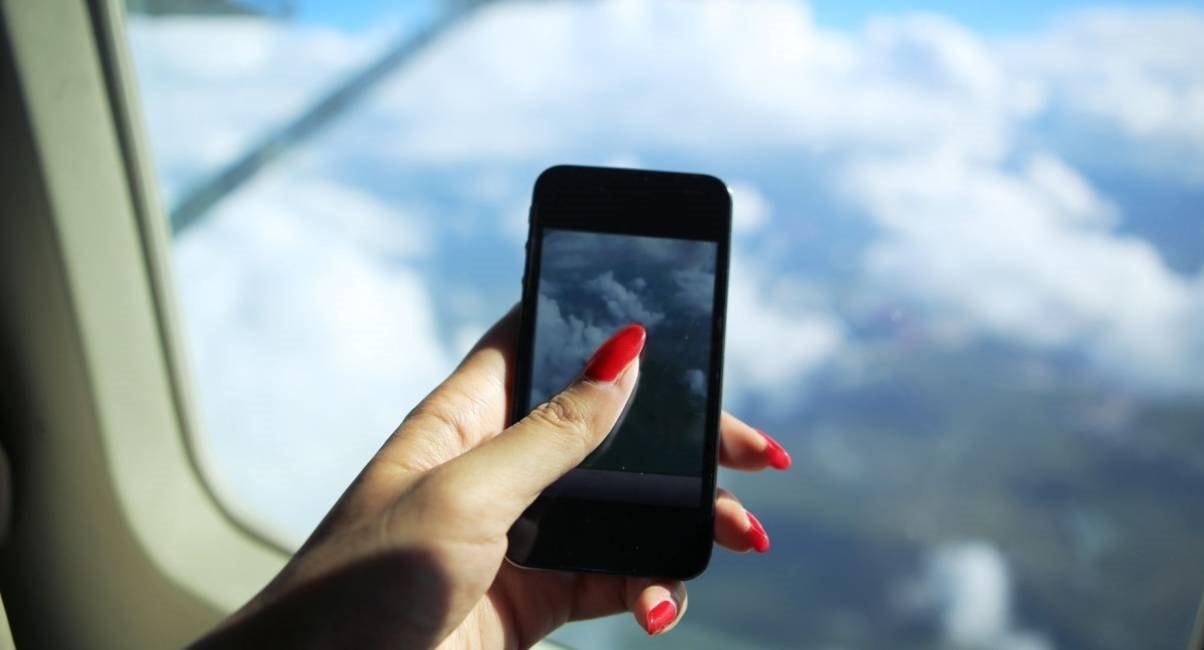Lưu ý về quy định sử dụng điện thoại và thiết bị điện tử trên chuyến bay