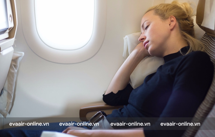 Bạn có thể ngủ một giấc trên máy bay để giảm sự sợ hãi