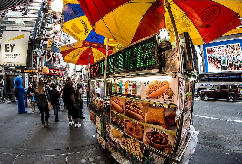 Các gian hàng ẩm thực đường phố tại Times Square