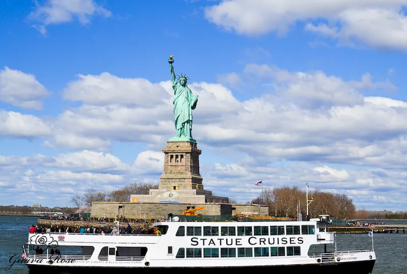 Tour du thuyền ngắm Tượng Nữ thần Tự do New York